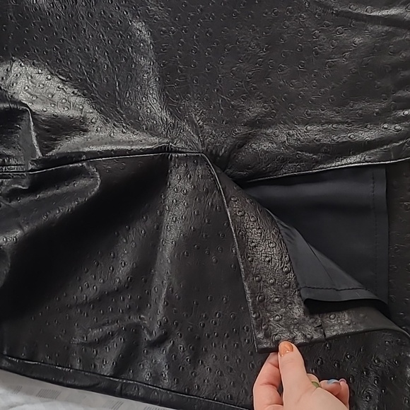 Black leather dotted skirt - Picture 2 of 5